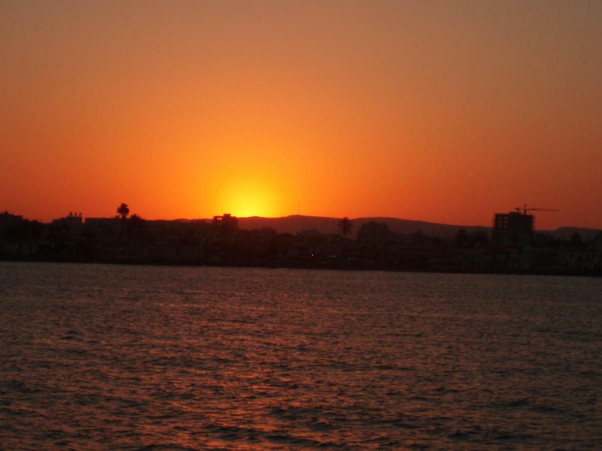 Mediterranean Sunrise Complex オロクリニ エクステリア 写真